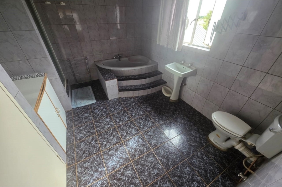 4 Bedroom Property for Sale in Roodepan Northern Cape